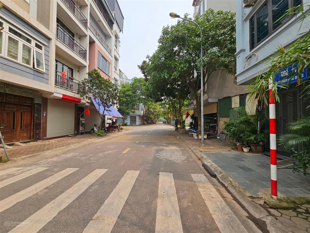 Bán nhà việt hưng gần cầu chương dương, 5 phút sáng phố. ngõ nông rộng thoáng. ô tô đỗ gần