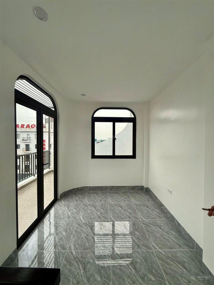 Bán nhà việt hưng gần cầu chương dương, 5 phút sáng phố. ngõ nông rộng thoáng. ô tô đỗ gần