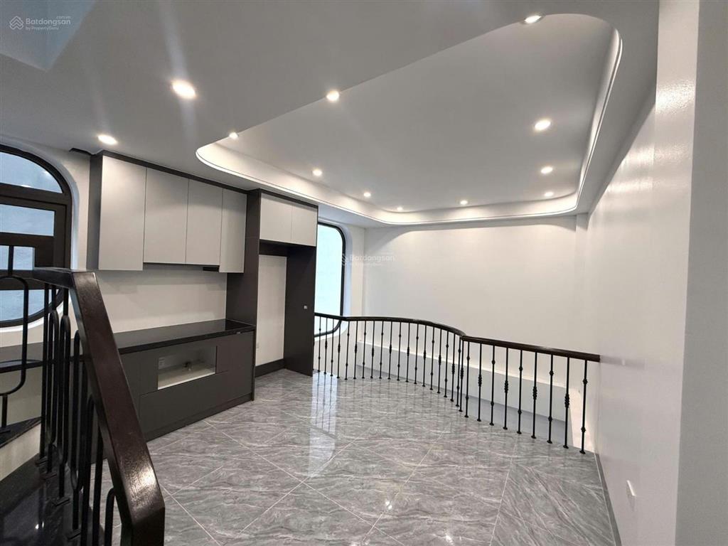 Bán nhà việt hưng gần cầu chương dương, 5 phút sáng phố. ngõ nông rộng thoáng. ô tô đỗ gần