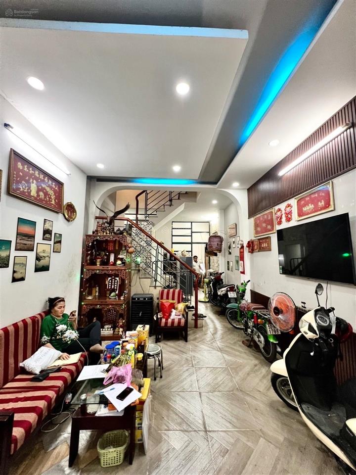 Bán nhà hẻm xe hơi nhà 2 tầng mới, gần chợ bình thành