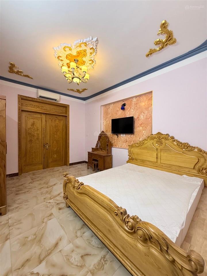 Tô hiệu hẻm xe hơi tránh view công viên giá 9,99 tỷ