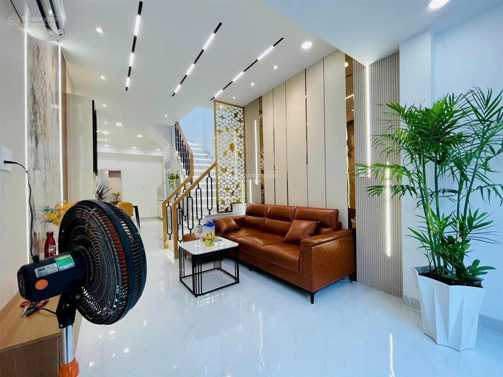 Giá 2 tỷ 790 còn tl đường nguyễn chí thanh quận 10  shr  hđ thuê 22 tr/th, full nội thất