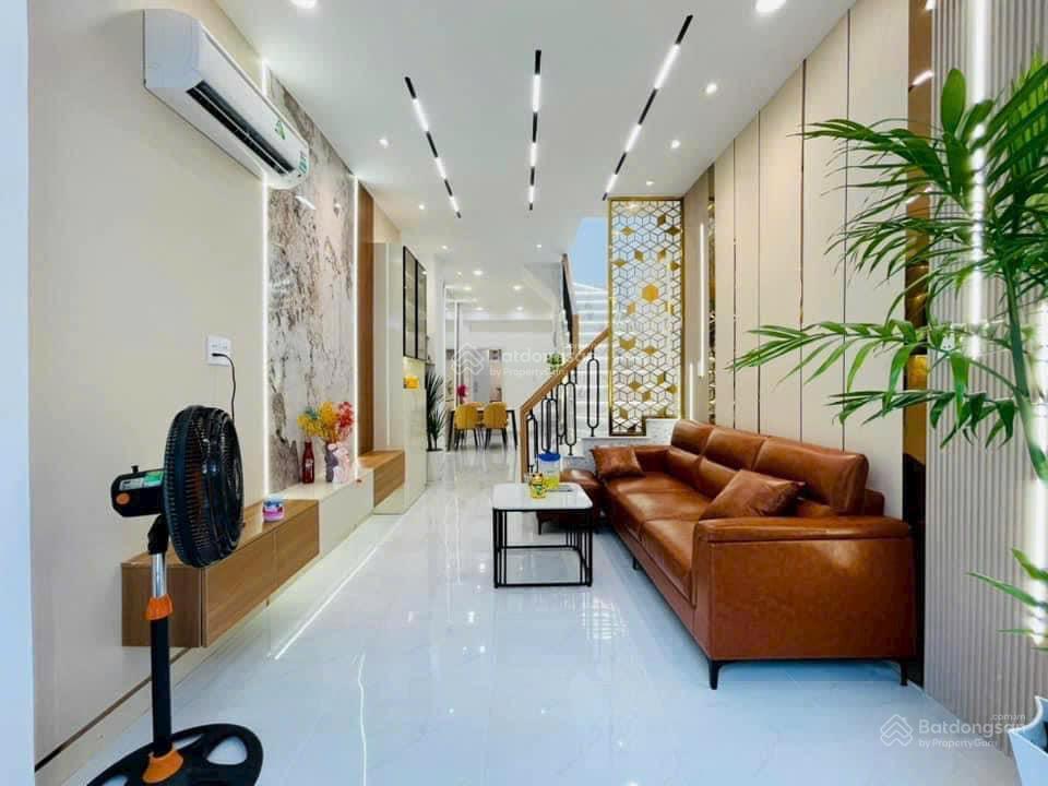 Giá 2 tỷ 790 còn tl đường nguyễn chí thanh quận 10  shr  hđ thuê 22 tr/th, full nội thất