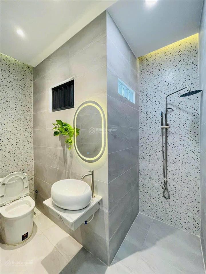 Giá 2 tỷ 790 còn tl đường nguyễn chí thanh quận 10  shr  hđ thuê 22 tr/th, full nội thất