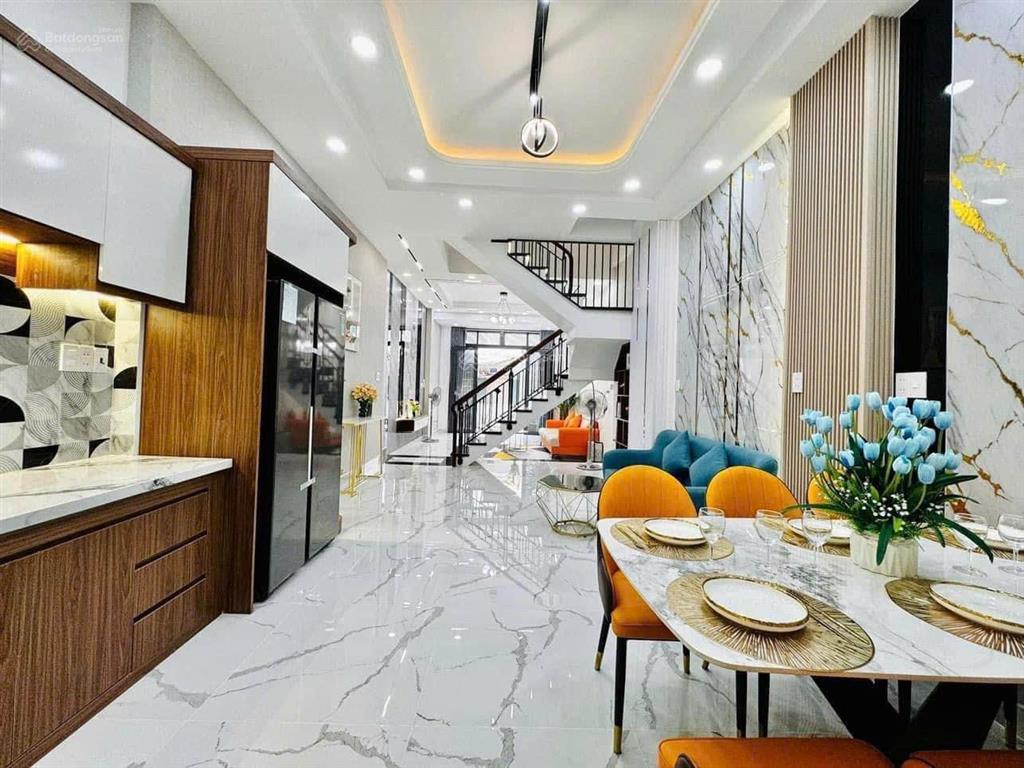 Giá 2 tỷ 880 còn tl đường nguyễn trọng tuyển phú nhuận  shr  hđ thuê 25 tr/th, full nội thất