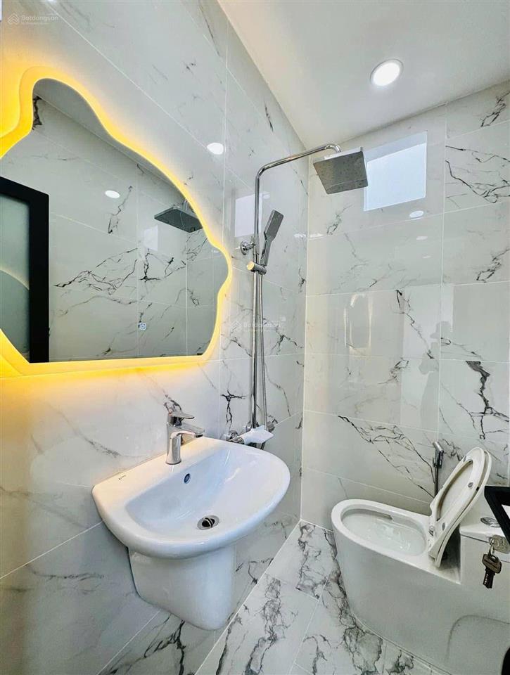 Giá 2 tỷ 880 còn tl đường nguyễn trọng tuyển phú nhuận  shr  hđ thuê 25 tr/th, full nội thất