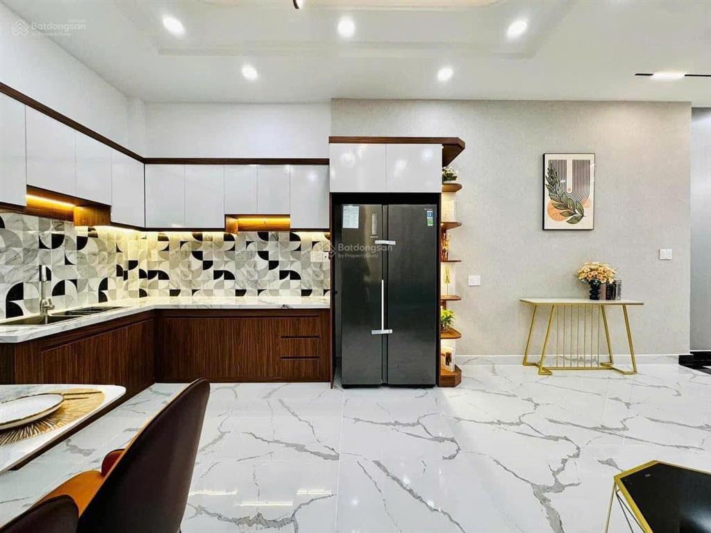 Giá 2 tỷ 880 còn tl đường nguyễn trọng tuyển phú nhuận  shr  hđ thuê 25 tr/th, full nội thất