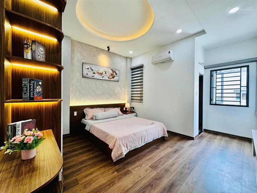 Giá 2 tỷ 880 còn tl đường nguyễn trọng tuyển phú nhuận  shr  hđ thuê 25 tr/th, full nội thất