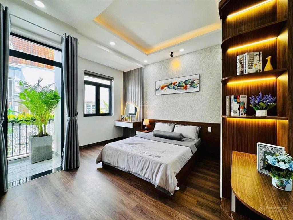 Giá 2 tỷ 880 còn tl đường nguyễn trọng tuyển phú nhuận  shr  hđ thuê 25 tr/th, full nội thất