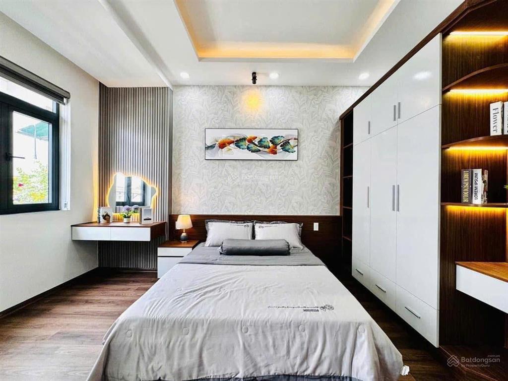 Giá 2 tỷ 880 còn tl đường nguyễn trọng tuyển phú nhuận  shr  hđ thuê 25 tr/th, full nội thất