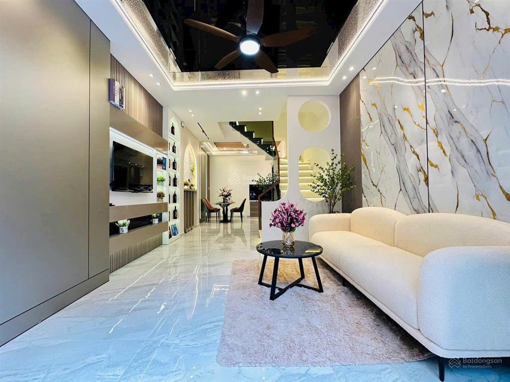 Còn tl đường tạ quang bửu quận 8  shr  hđ thuê 25 tr/th, full nội thất