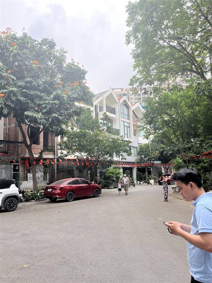 Cho thuê liền kề việt hưnglong biên100m 4 tầngfull nội thấtgiá thuê 26 triệu/tháng