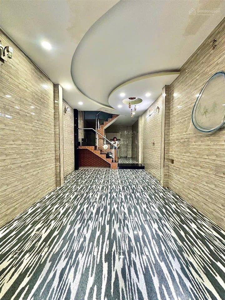 Nhà ngay ngã tư âu cơ  lạc long quân  hxh  60m2  2 tầng  4 pn  chỉ nhỉnh 5 tỷ