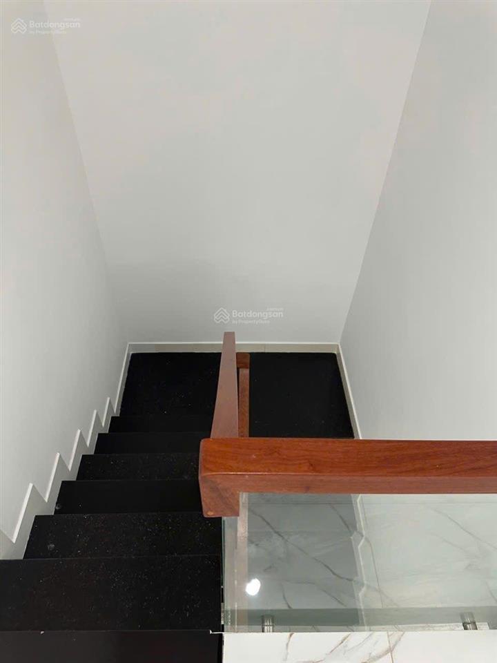 Hxh sát mặt tiền kênh tân hoá  3 tầng 4pn chỉ 3,75 tỷ