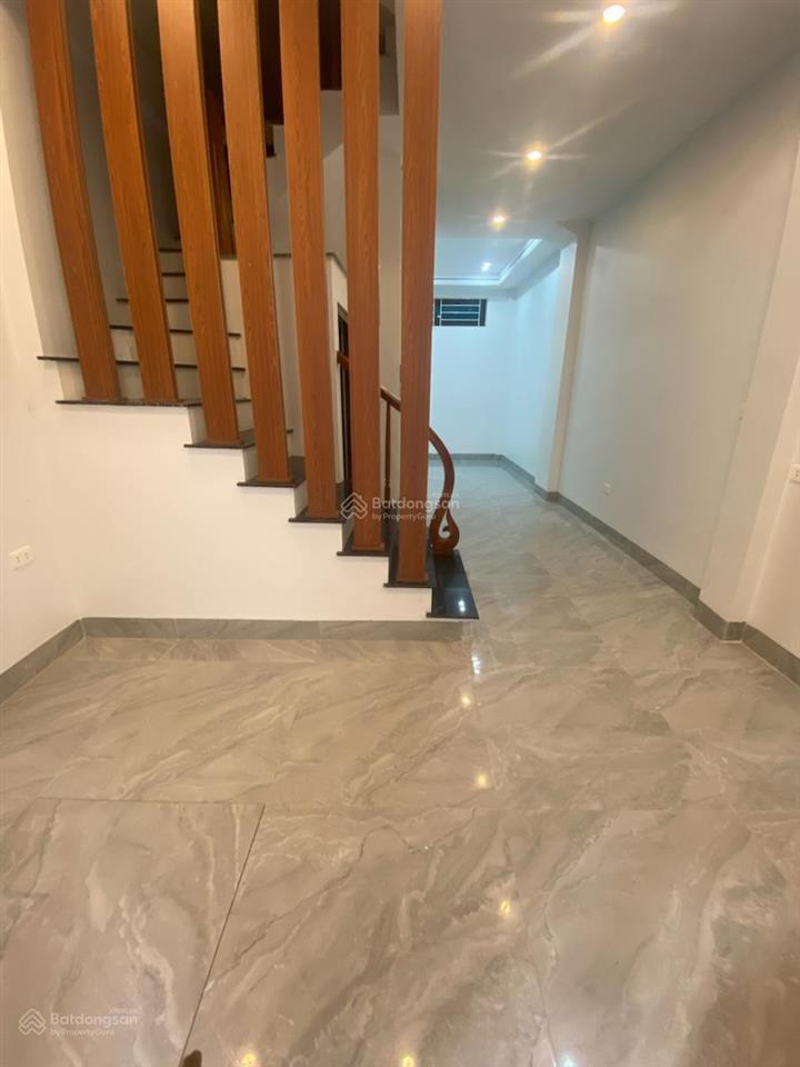 Nhà mớ  về ở ngay  ô tô đỗ gần  trước nhà rộng  2 mặt thoáng trước sau.