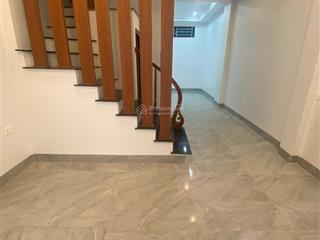 Nhà mớ  về ở ngay  ô tô đỗ gần  trước nhà rộng  2 mặt thoáng trước sau.
