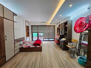 Cầu giấy  nhà đẹp ở ngay  gần trục chính  30m x 5 tầng  10.5 tỷ