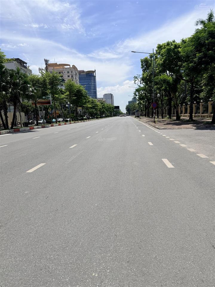 Tòa building lô góc mặt phố hoàng quốc việt 344m + 8 tầng + dòng tiền 6 tỷ/năm