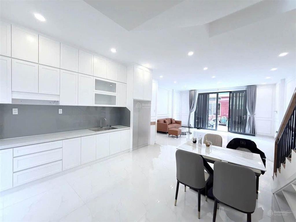 Bán nhà lạc long quân,p.8,tân bình,67m2,4 tầng,nhà mới xây full nội thất