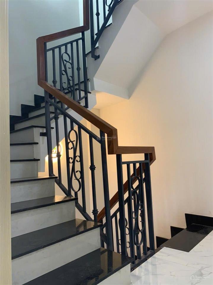 Bán nhà 40m2 , 5 tầng khu bàu cát, ni sư huỳnh liên, tân bình