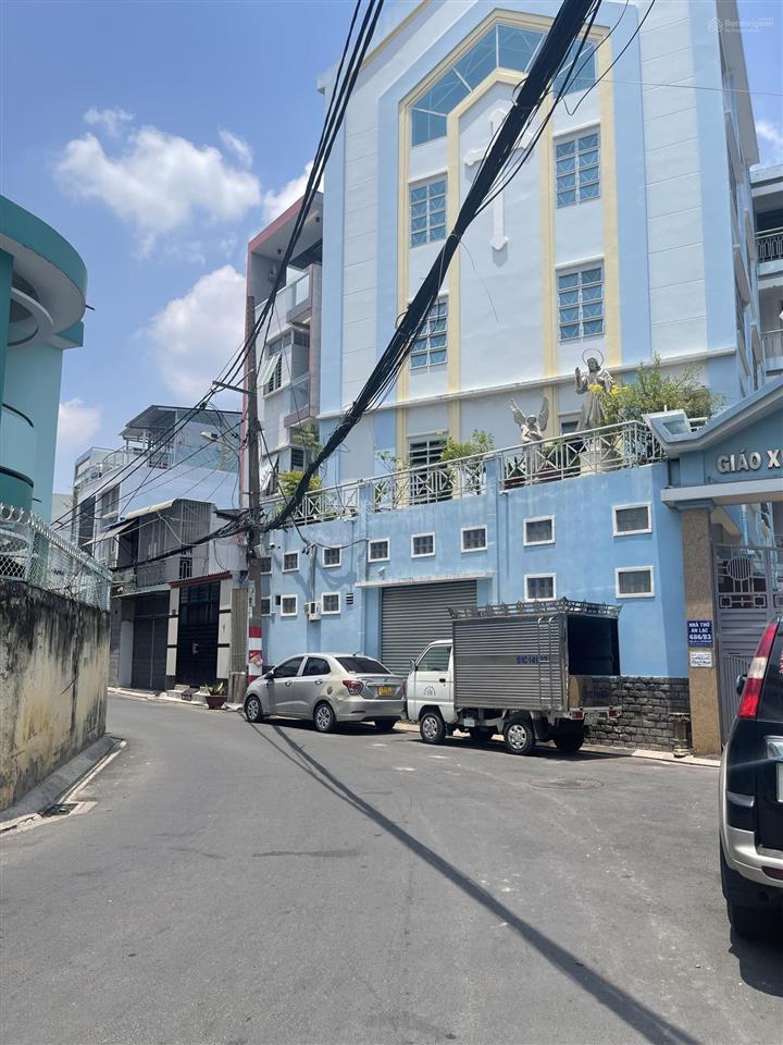 Bán nhà góc 2mt, cách mạng tháng 8,