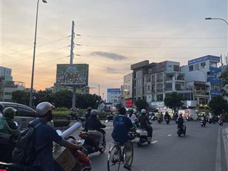 Bán nhà gần vòng xoay lê đại hành,