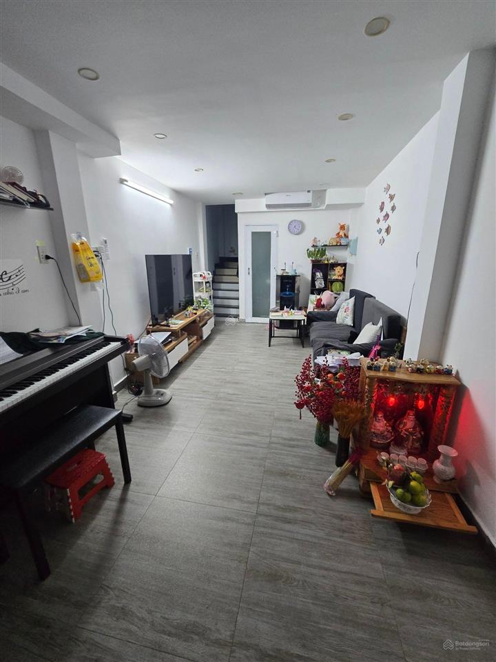 Bán nhà gần vòng xoay lê đại hành,