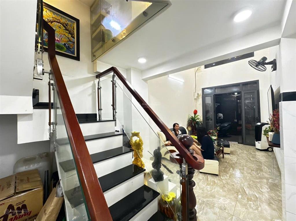 Bán nhà cmt8,p.7, tân bình ngay ngã tư bảy hiền