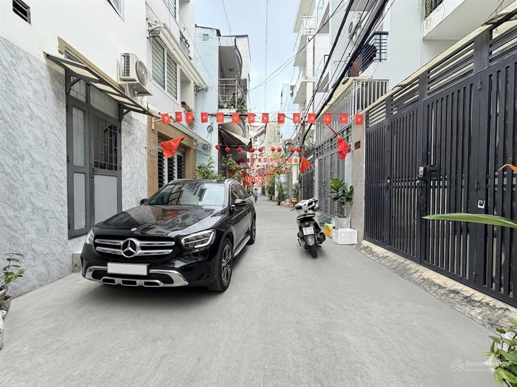 Cơ hội sở hữu nhà hẻm xe hơi ngay phan xích long, diện tích lớn  8 pn  5 tầng, tiện kinh doanh