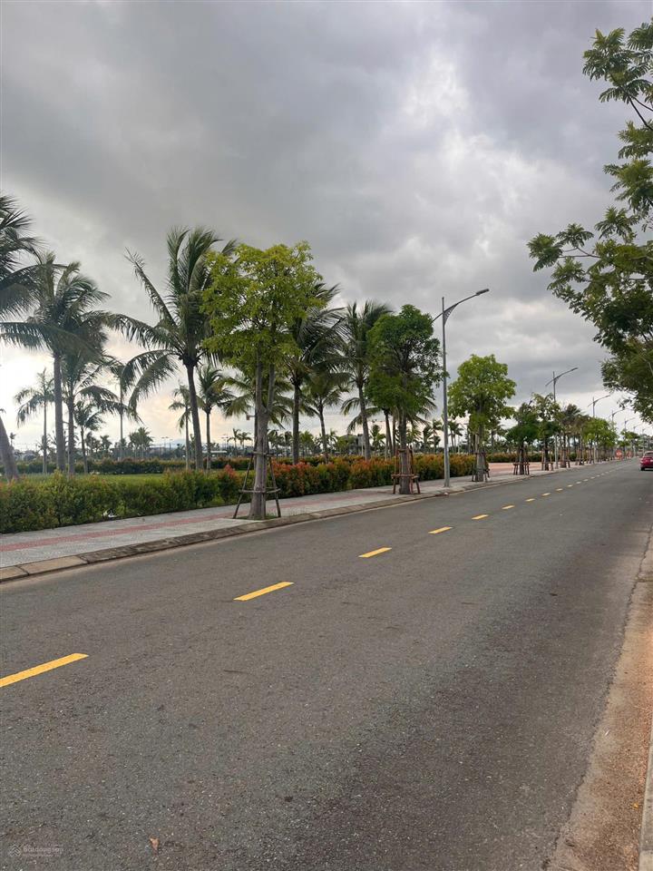 Bán lô góc 2 mặt tiền trực diện sông, view công viên, giá tốt hơn thị trường, sẵn sổ  0937 594 ***