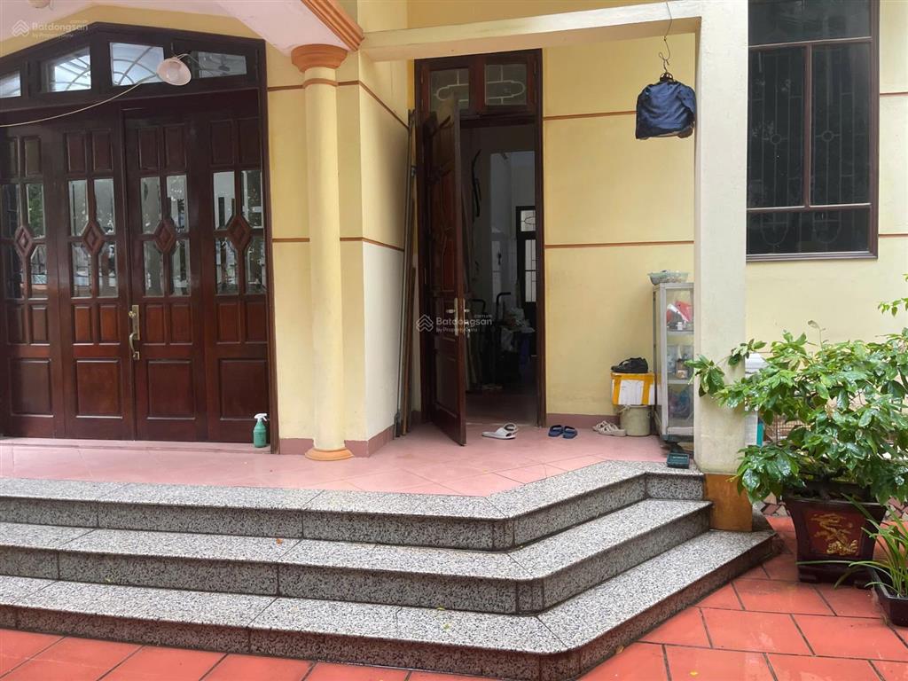 Chính chủ bán nhà 3 tầng xuân thủy, cầu giấy ngõ ô tô dt 160m2, mt 10m giá bán nhỉnh 40 tỷ