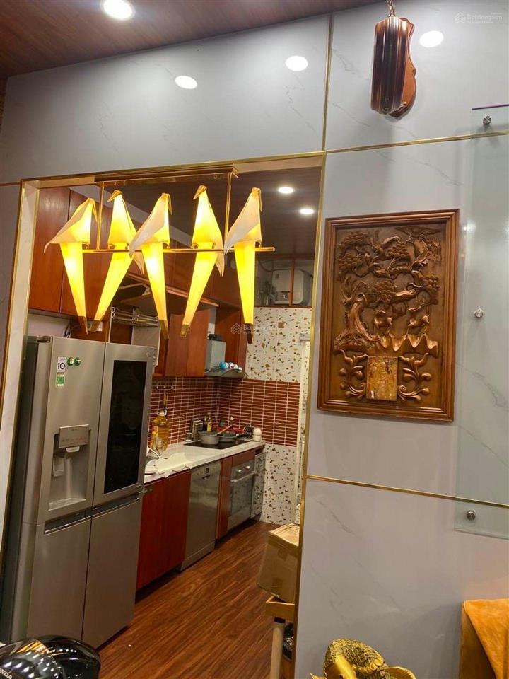 Nhà đẹp sát góc đinh tiên hoàng q1  full gỗ nội thất  2 tầng  2pn khép kín  6.8 tỷ