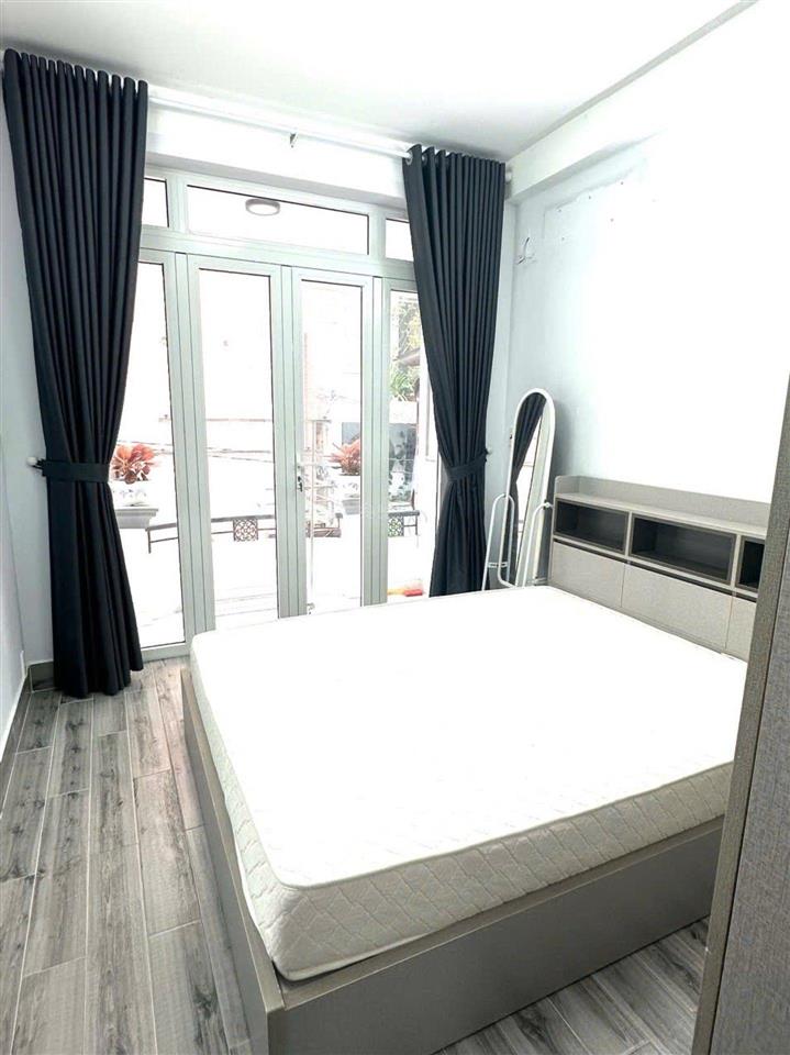 Nhà 3 tầng hxh sát mt trần hưng đạo, phố bùi viện  4pn khép kín  6.5 tỷ.