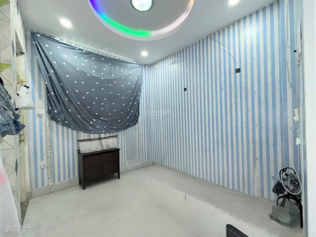 Mặt tiền tôn đản  5 tầng  thu 420tr/năm  mt kinh doanh, tầng trên luôn full phòng cho thuê