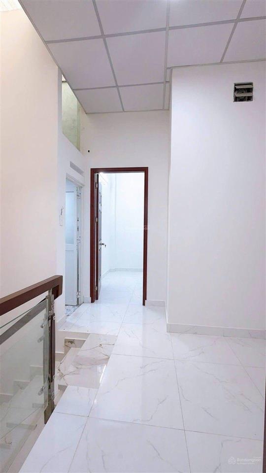 Bán nhà đoàn văn bơ  42m2  4pn khép kín  shr  chỉ 5.49t