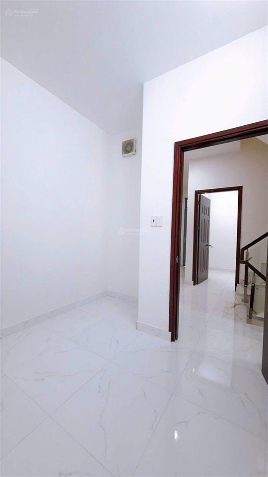 Bán nhà đoàn văn bơ  42m2  4pn khép kín  shr  chỉ 5.49t