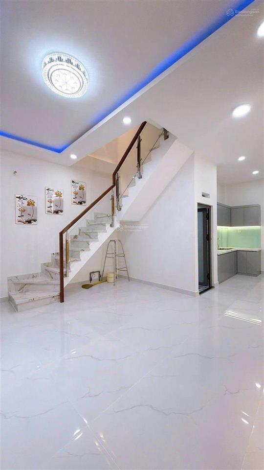 Bán nhà đoàn văn bơ  42m2  4pn khép kín  shr  chỉ 5.49t