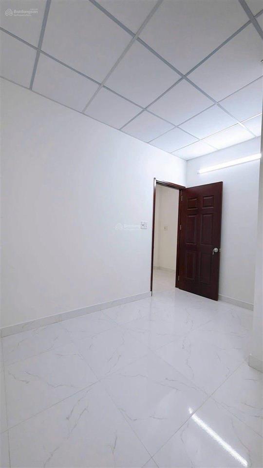 Bán nhà đoàn văn bơ  42m2  4pn khép kín  shr  chỉ 5.49t