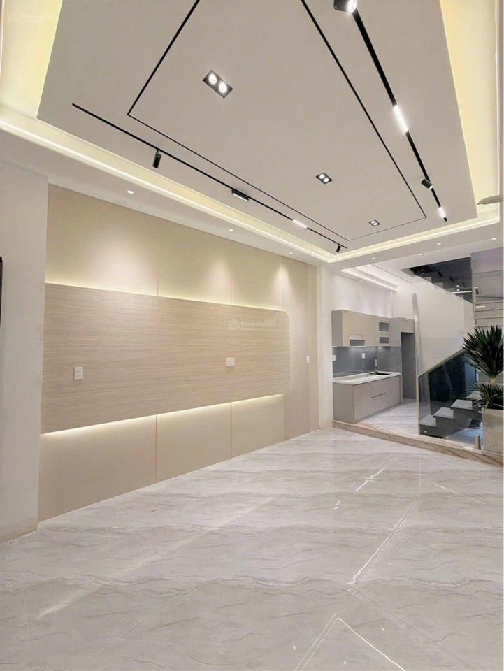 Bán nhà khánh hội, 4 tầng, 40m2, 8.78 tỷ, hxh, 4pn, hẻm thông.