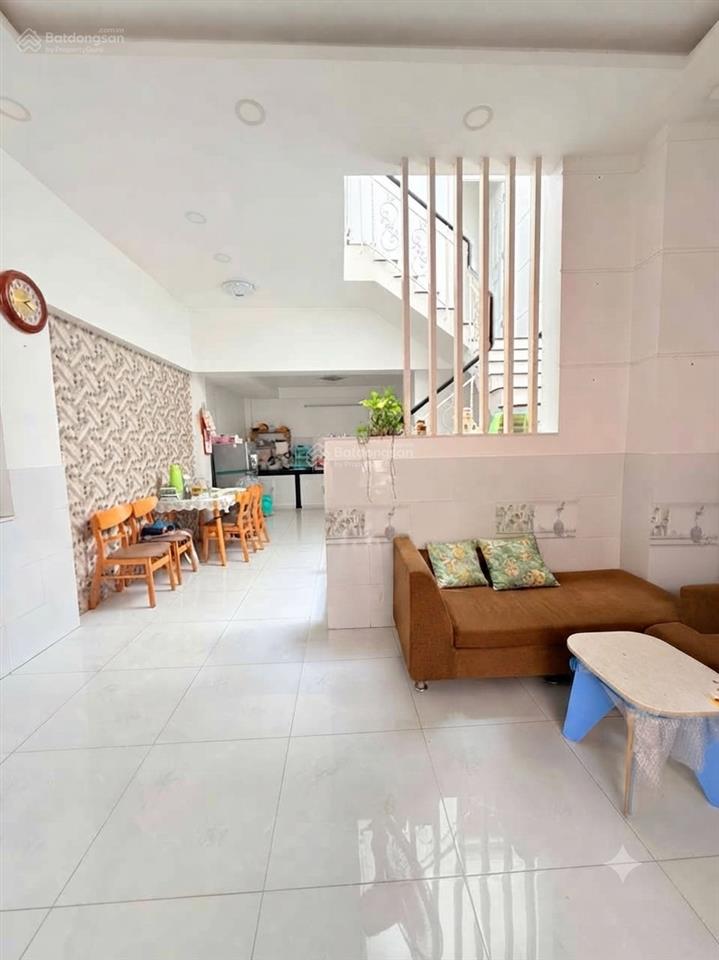 Sát him lam, mà giá chỉ 90tr/m2. 60m2 giá 5 tỉ nhỉnh, còn thương lượng