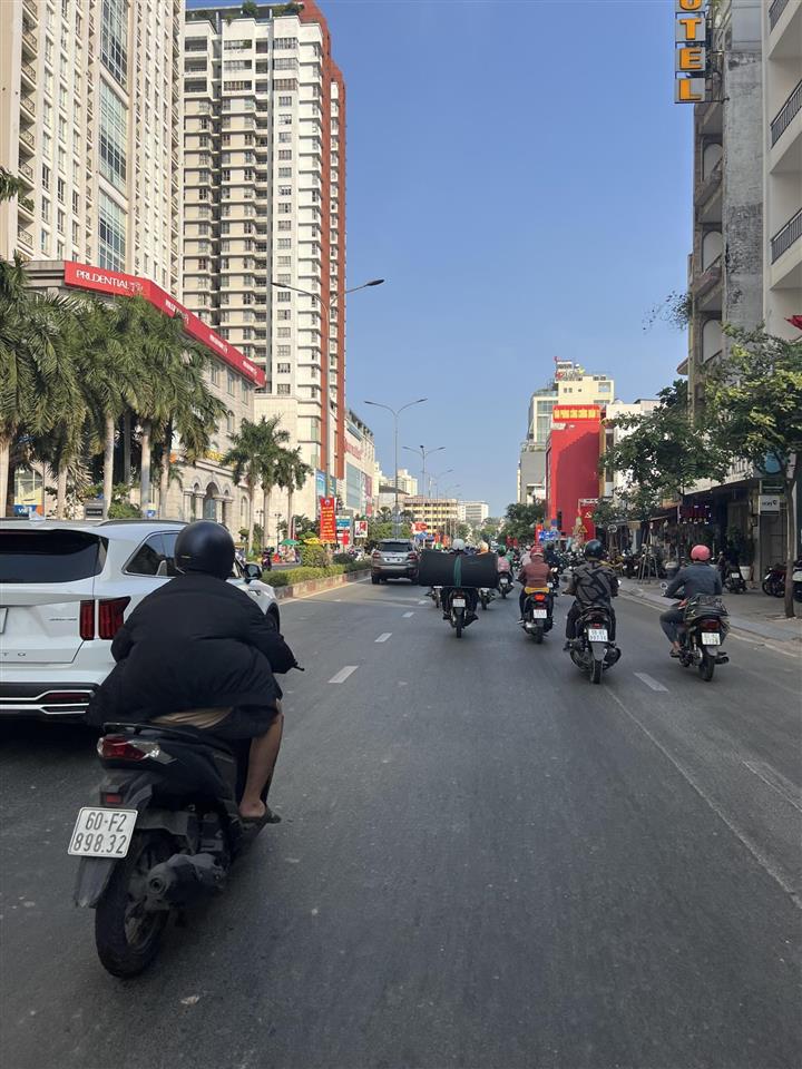 11x18m đường 7m lê đại hành khu biệt thự, đối diện sân vận động phú thọ