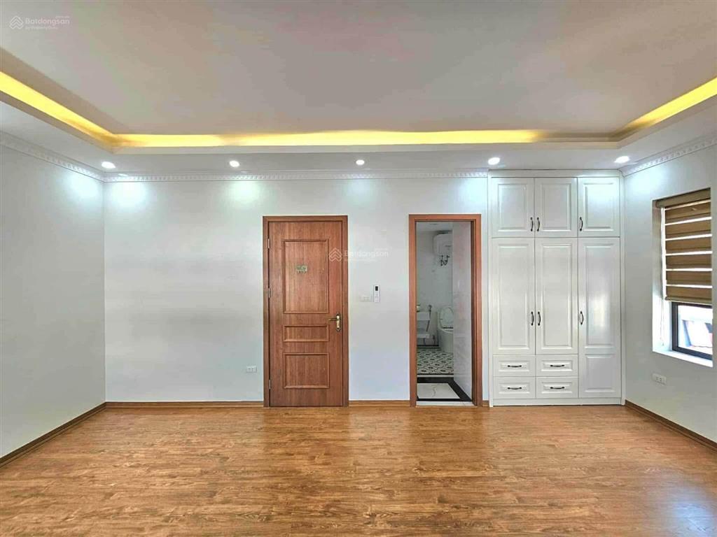 Hiếm sốc lô góc nguyễn văn linh, gara ô tô, thang máy, full nội thất. dt 40m2 x 6t x nhỉnh 11 tỷ.