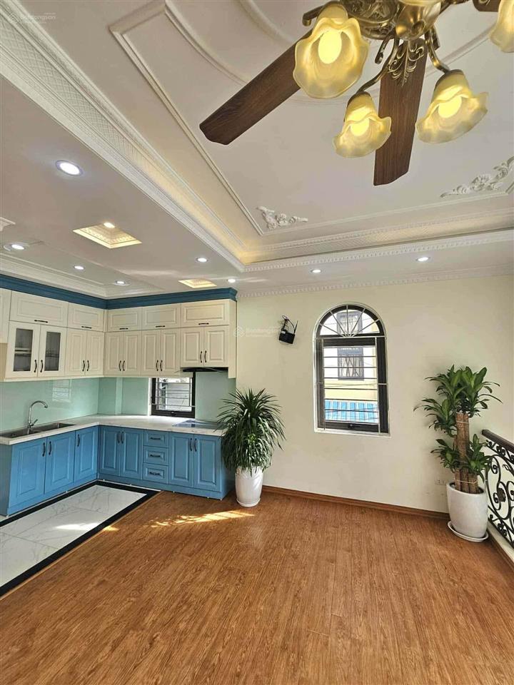 Hiếm sốc lô góc nguyễn văn linh, gara ô tô, thang máy, full nội thất. dt 40m2 x 6t x nhỉnh 11 tỷ.
