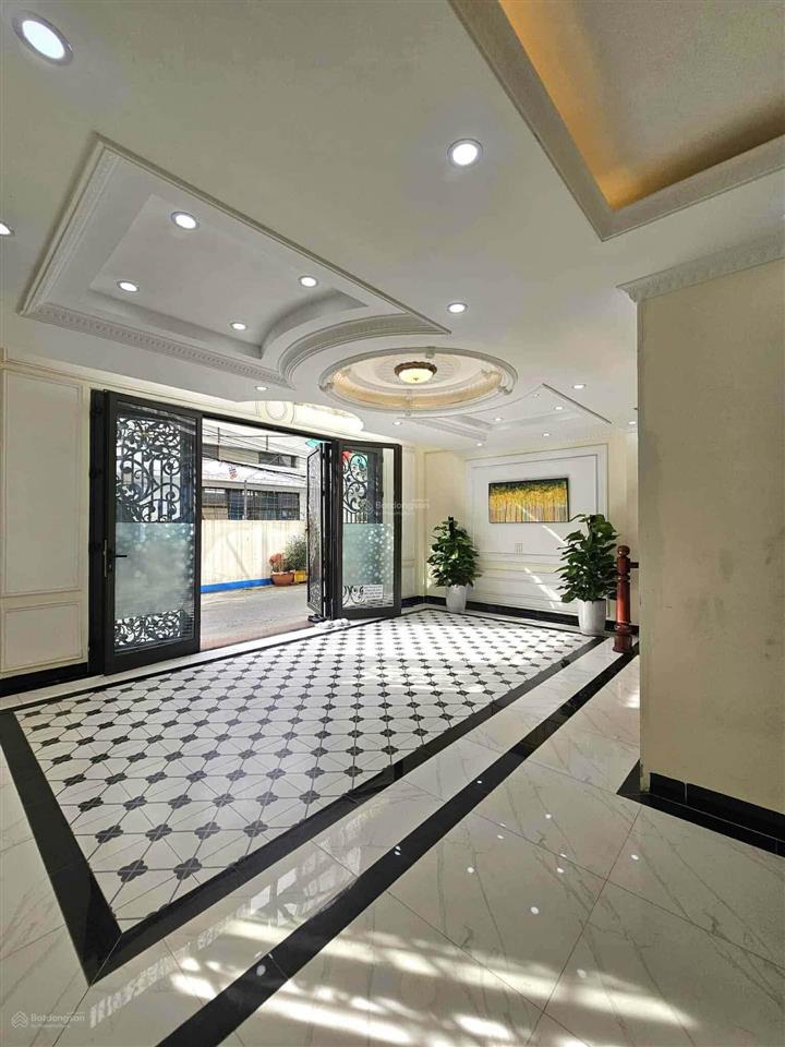 Hiếm sốc lô góc nguyễn văn linh, gara ô tô, thang máy, full nội thất. dt 40m2 x 6t x nhỉnh 11 tỷ.