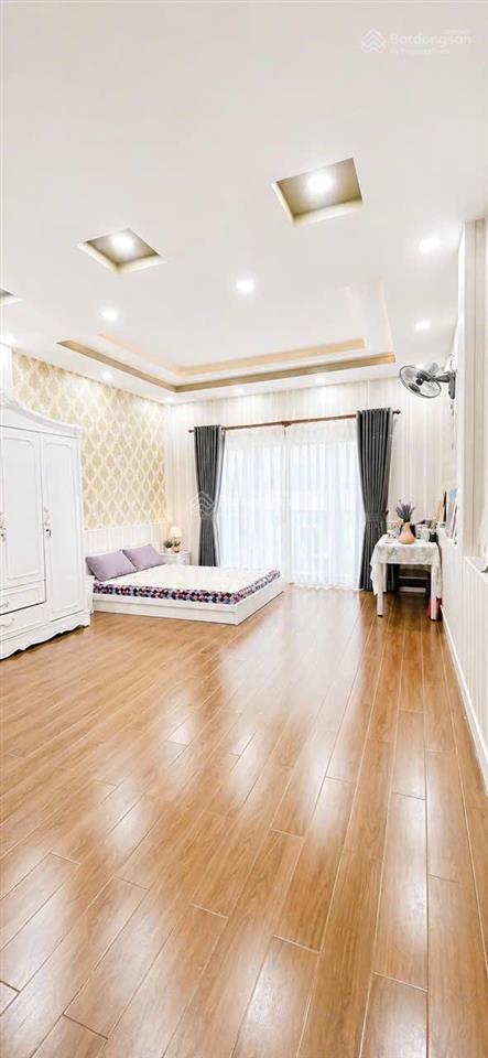 Nhà mới ở ngay  xe hơi đỗ cửa  ngang gần 5m  nhỉnh 5 tỷ