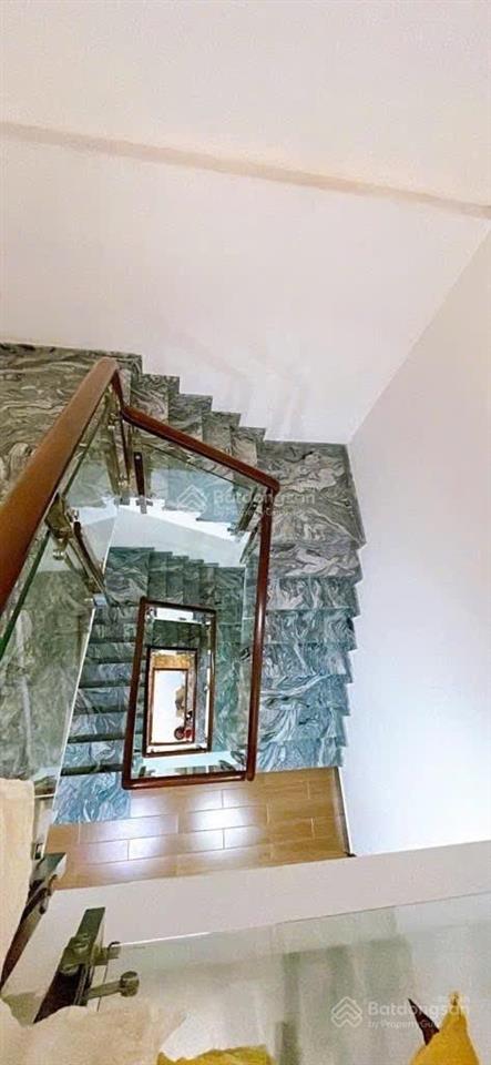 Nhà mới ở ngay  xe hơi đỗ cửa  ngang gần 5m  nhỉnh 5 tỷ
