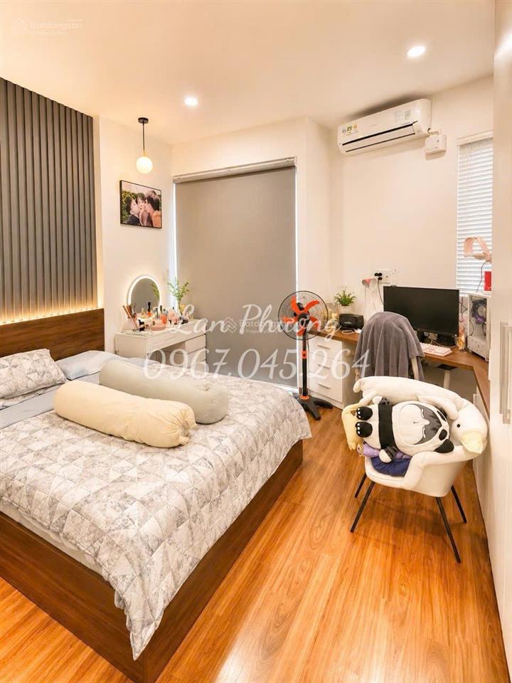 Cạnh phú mỹ hưng  ngang gần 5m  xe hơi ngủ trong nhà  nhỉnh 8 tỷ