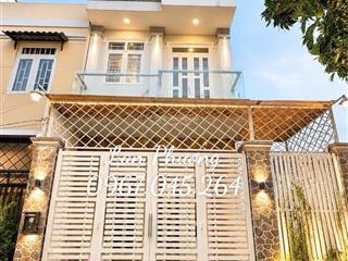 Nhà 3 tầng btct ngang gần 6m sát phú mỹ hưng  hơn 5 t
