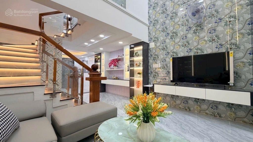 Đinh tiên hoàng, bình thạnh, 3 tầng, vf3, 45m2, 7,98 tỷ