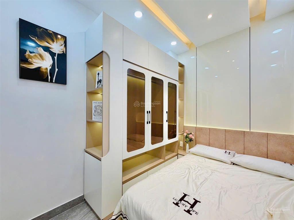 Phan xích long  phú nhuận  hxh  2 tầng  30m2  nhỉnh 6 t. ỷ